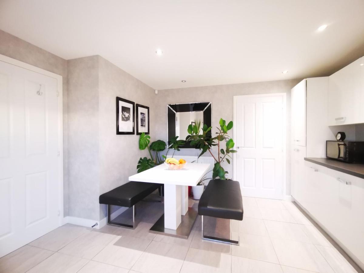 The Lawnswood - Central Manchester Holiday Home With Free Parking Exterior foto